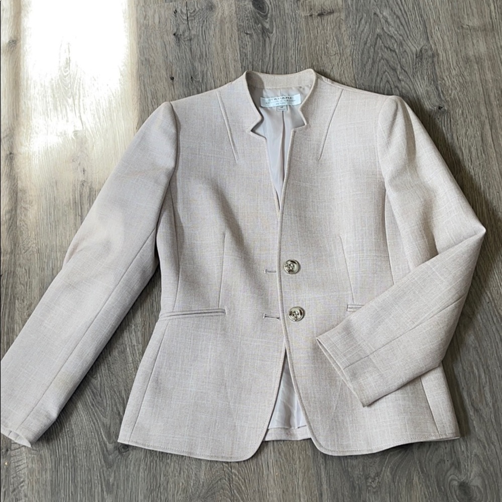 Tahari blazer